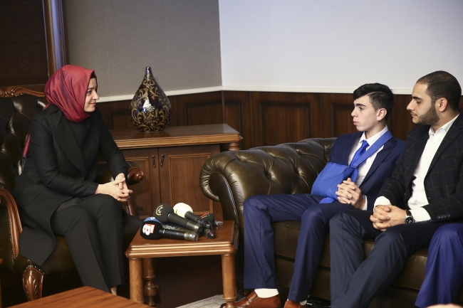 Aile Bakanı Fatma Betül Sayan Kaya, Cuneydi'yi kabul etti